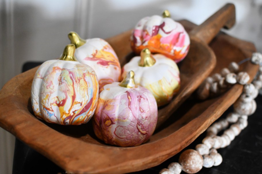 diy marbled pumpkins in a wood bowl